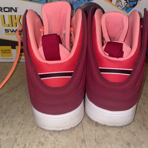 Some red and kinda orange shoes they are a size 8.5 - Picture 3 of 3